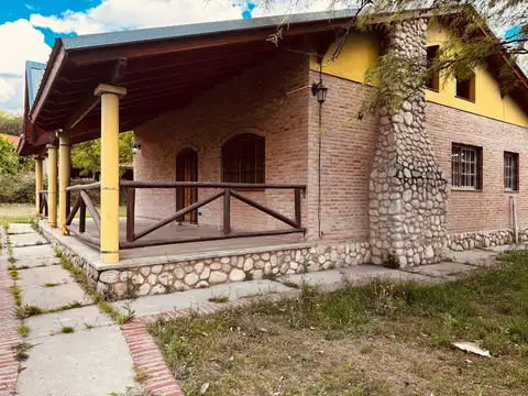 Se vende espectacular casa céntrica en Villa de las Rosas, Traslasierra