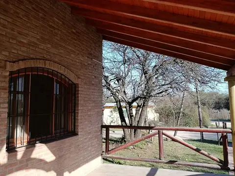 Se vende espectacular casa céntrica en Villa de las Rosas, Traslasierra