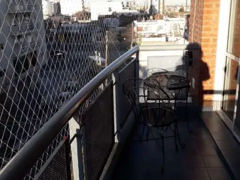 Venta de amplio tres ambientes en excelente ubicacion.