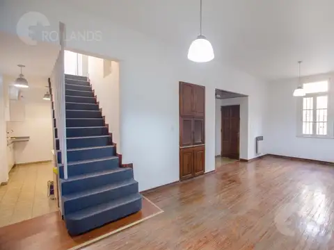 HERMOSA CASA EN VENTA DE 4 AMBIENTES EN FLORES