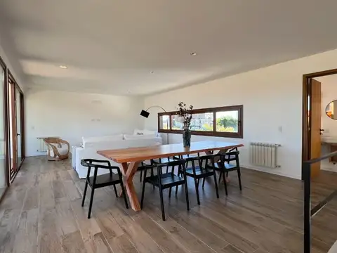 Casa 6 ambientes con 4 baños