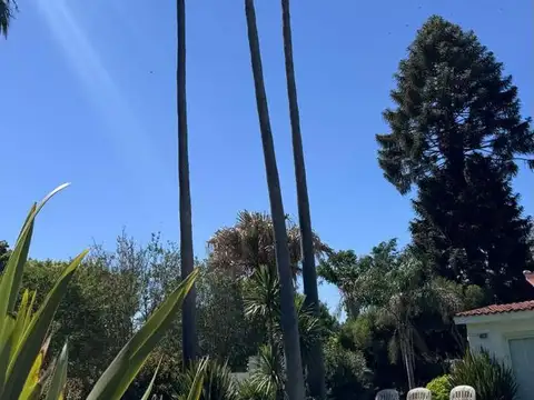 Casa en Venta con 4 cocheras