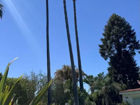 Casa en Venta con 4 cocheras