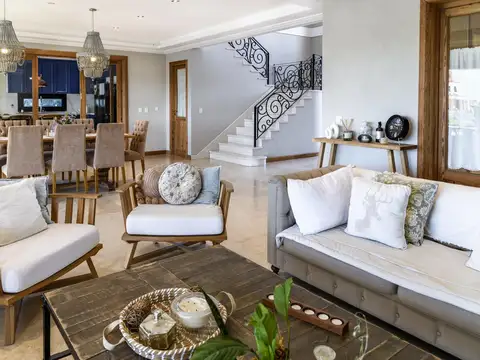 Casa 8 ambientes con 8 baños