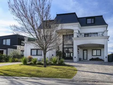 Venta Casa estilo Francés al Lago 8 Ambientes en Muelles Puertos