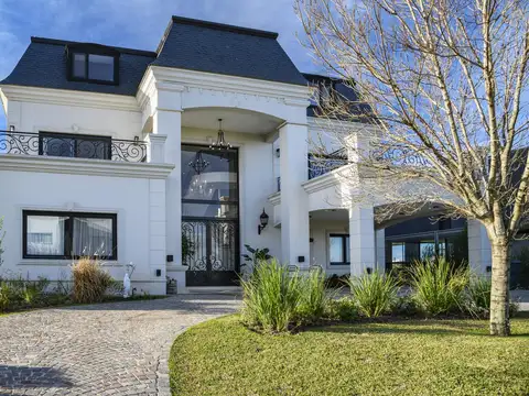 Casa 8 ambientes con 8 baños