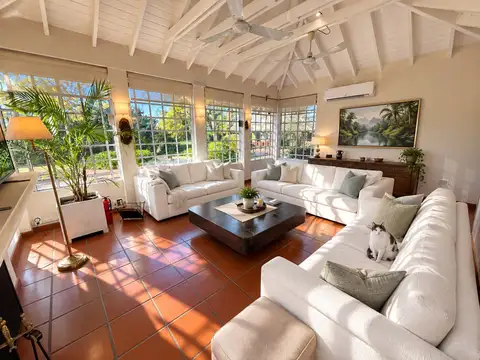 Casa 7 ambientes con 3 baños