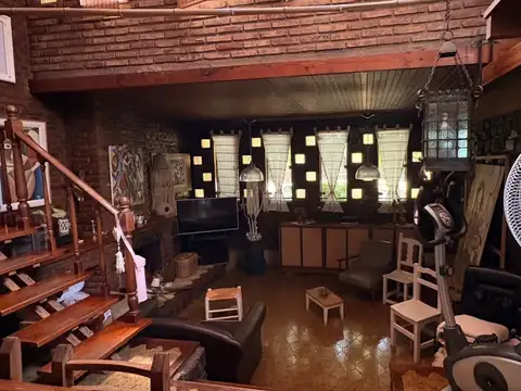 Casa 4 ambientes con 2 baños