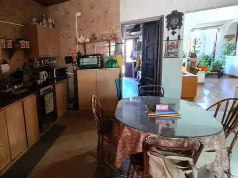 EN VENTA CHALET EN CIUDAD JARDIN DE 4 AMBIENTES 2 BAÑOS SOBRE LOTE DE 11 X 33 - FICHA 8391