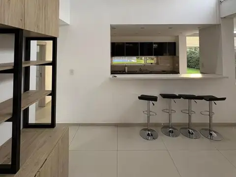 Casa en Alquiler al Este