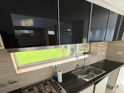 Casa en Alquiler en Funes, USD 3.600