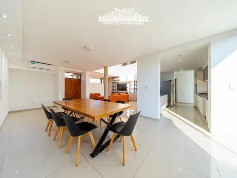 Casa en Alquiler en Funes, USD 3.600