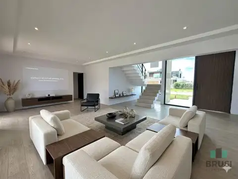 Casa en Alquiler de 4 dormitorios