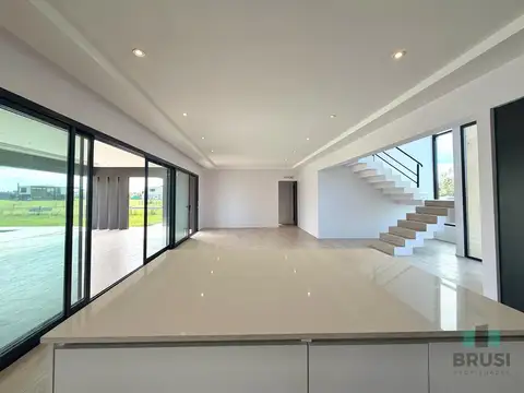 Casa en Alquiler en Countries y Barrios Cerrados en Ezeiza, USD 2.700