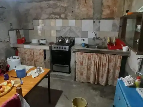 Casa 4 ambientes con 1 baño