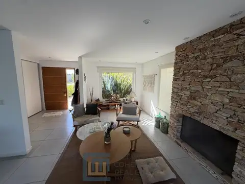 Casa en Venta con 4 cocheras