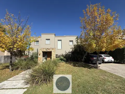 Casa con salida al lago en Barrio San Rafael