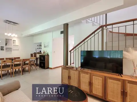 Casa 5 ambientes con 2 baños