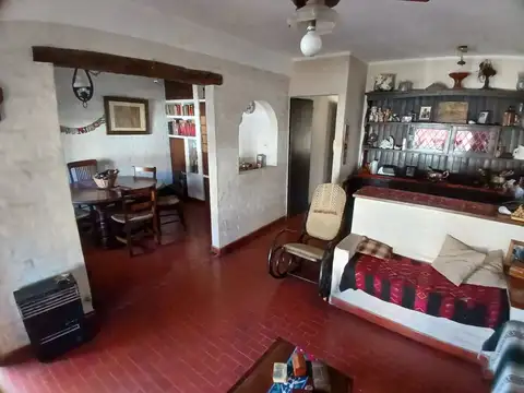 VENTA CASA 4 AMB+GALPON  LOTE PROPIO CASTELAR SUR