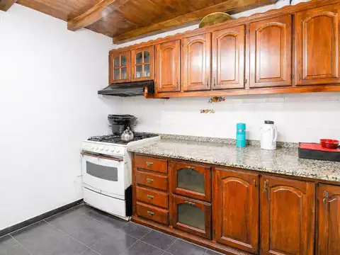 Casa 5 ambientes con 2 baños
