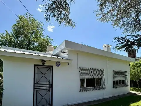 Casa Quinta Con Pileta -  Barrio La Tradición. Francisco Álvarez, Moreno
