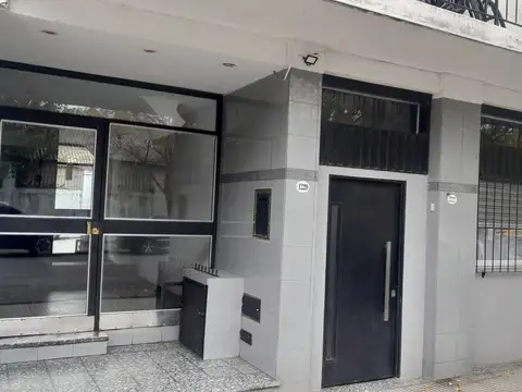 LINDO MONOAMBIENTE EN P.BAJA CON PATIO