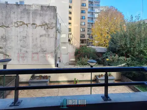 ALQUILER DEPARTAMENTO DE DOS AMBIENTES CON BALCON EN QUILMES CENTRO.
