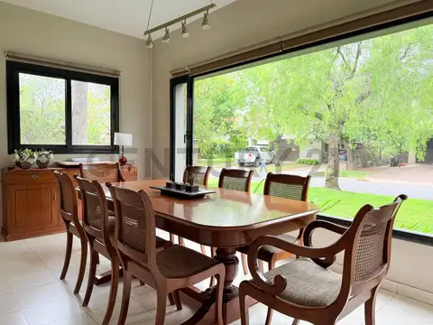 Casa sobre lote interno en Santa Clara, Villanueva . 3 dormitorios, escritorio, jardín, pileta y gal