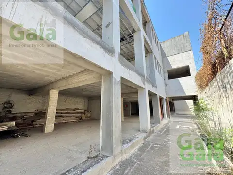 Galpon en Venta 40  mts Fondo