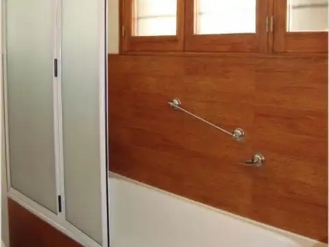 Casa 6 ambientes con 5 baños