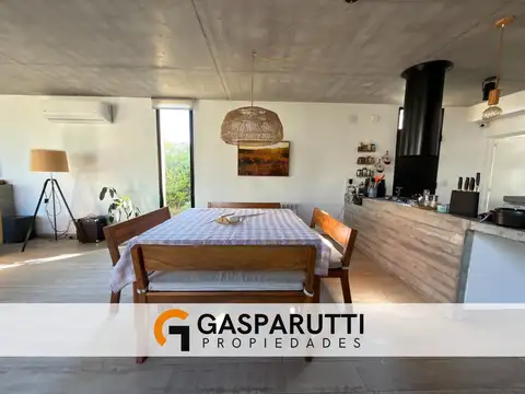 Casa en Venta con 3 cocheras