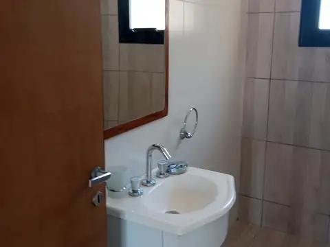 Amplio y luminoso departamento a metros del centro.