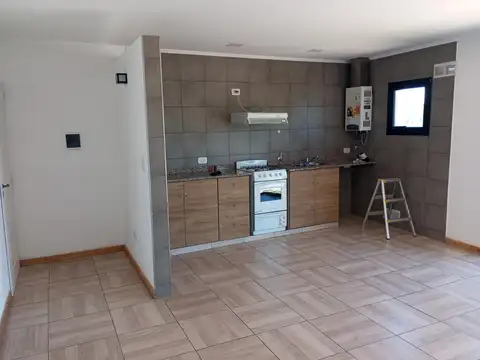 Amplio y luminoso departamento a metros del centro.