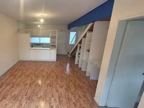 Depto Tipo Casa en Alquiler de 3 ambientes