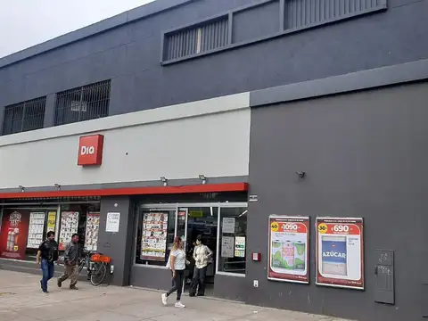 Excelente propiedad comercial con muy buena renta calzada y salida a dos calles