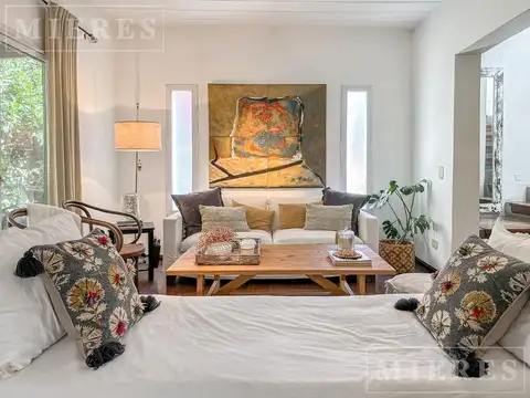 Casa en Alquiler con 2 cocheras