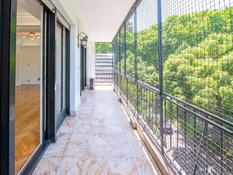 Venta Piso,  5 amb con balcon y Cochera,  Devoto