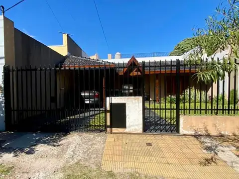 VENTA - CASA 4 AMB - QUINCHO Y COCHERA - EL PALOMAR - MORON