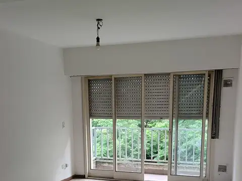 Alquiler Monoambiente al frente con balcon.Rosario centro, Montevideo 380 (entre Alem y Ayacucho)