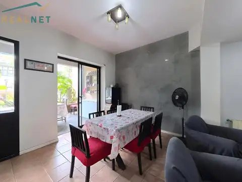 CASA EN VENTA BARRIO AGRONOMIA  - OPORTUNIDAD  DOS CASAS CON JARDIN Y QUINCHO
