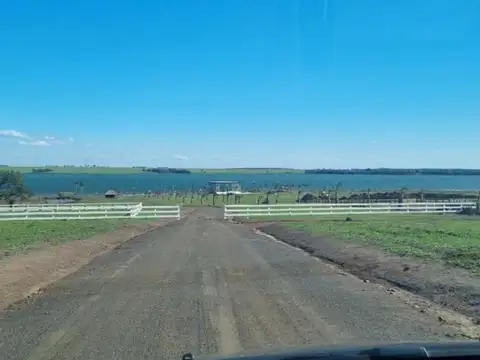 (V68) Terreno frente al río en Puerto Mbiguá