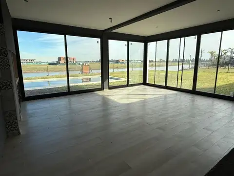 Casa en Venta con 4 cocheras