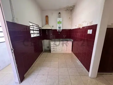 ¡Oportunidad Unica! Casa de 4 ambientes con quincho, jardin y pileta con Potencial en Tigre Centro