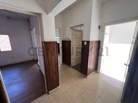¡Oportunidad Unica! Casa de 4 ambientes con quincho, jardin y pileta con Potencial en Tigre Centro