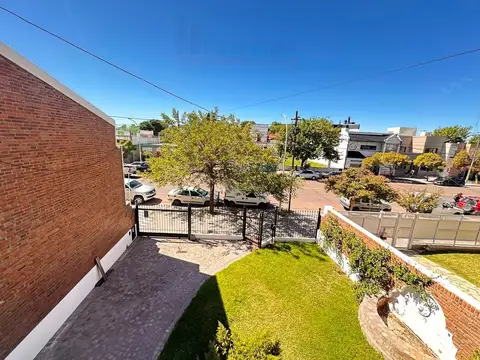 Casa en Alquiler con 1 cochera