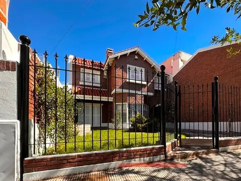 Imponente Chalet de 400 m² en alquiler - Alem 900