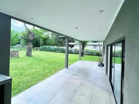 Casa 4 ambientes con 2 baños