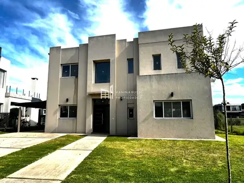 CASA EN VENTA CANTON NORTE AL LAGO 1300