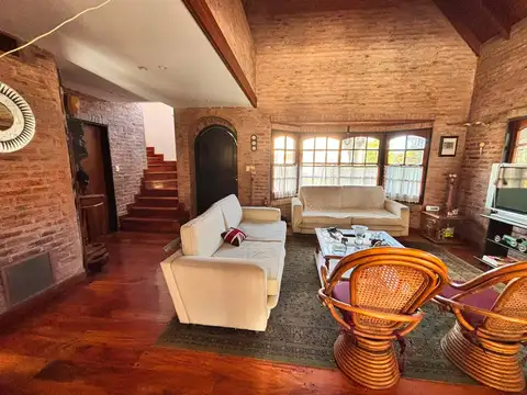 Casa 5 ambientes con 3 baños