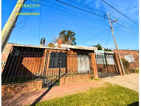 Casa al frente , 2 dormitorios en venta